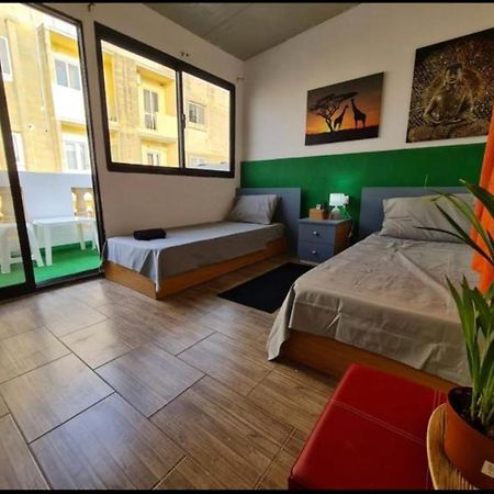 Room 6- Private Room With Private Terrace, Private Bathroom, Ac And Wifi Sliema Esterno foto